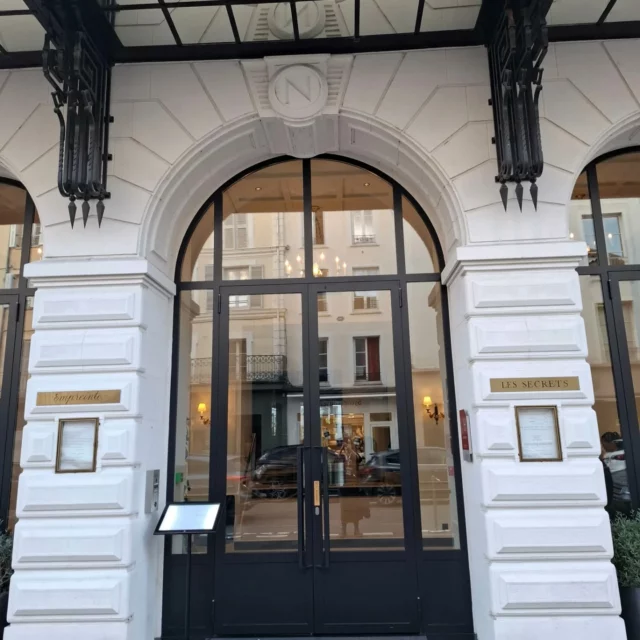 Um hotel tradicional de #Fontainebleau que foi totalmente reformado há 2 anos. Ficou um show.
@hotel.napoleon.fontainebleau