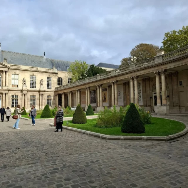 Flâner no #marais ! Qual seria o equivalente em português ? Andando à toa ?! Sempre uma delícia.
#paris